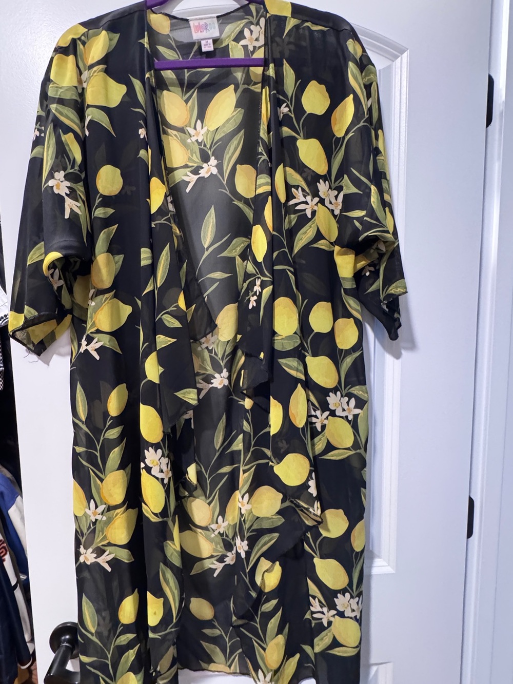 LuLaRoe Shirley Lightweight. Pretty lemon print.